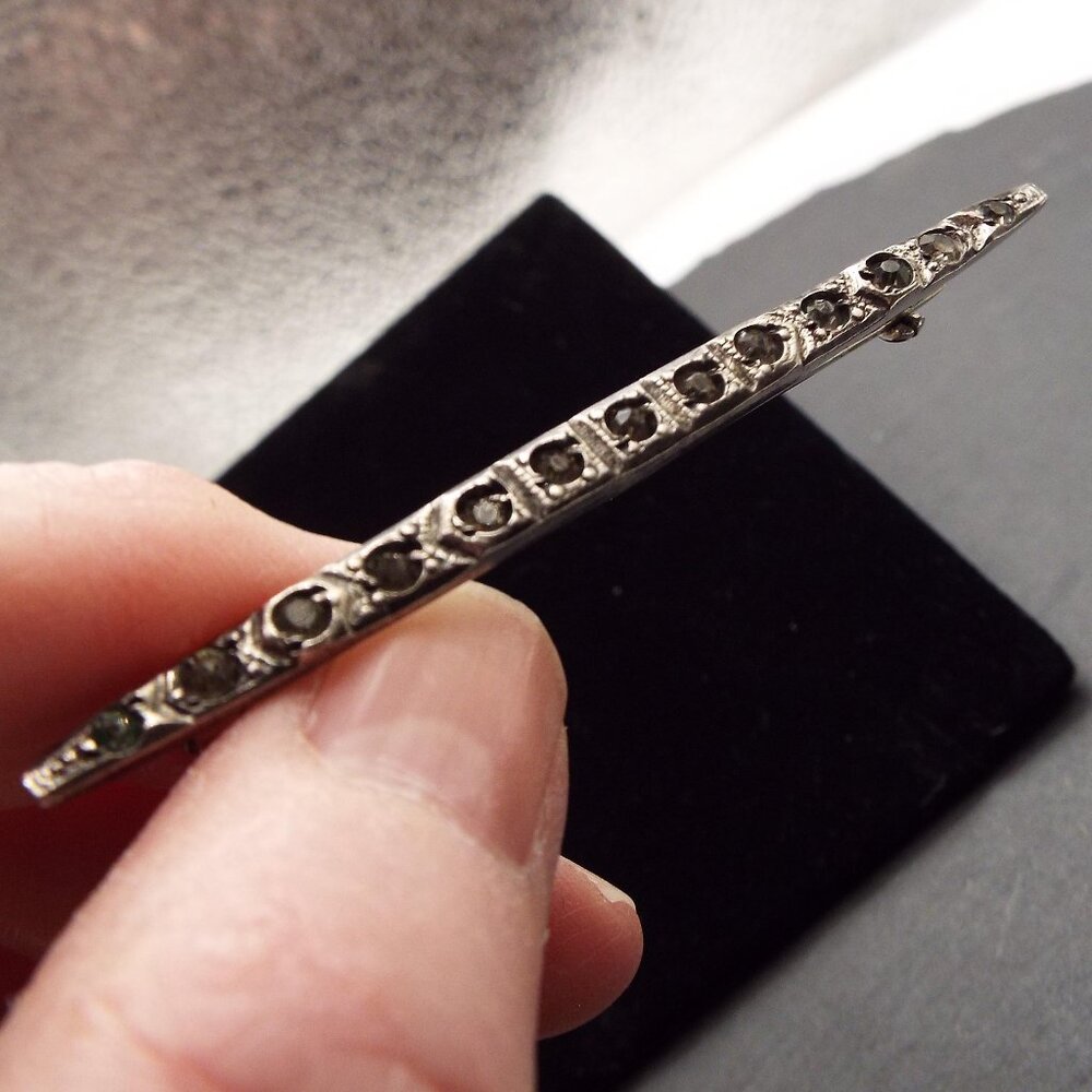 1920 ART DECO STERLING NARROW ELLIPSE BAR PIN WITH CRYSTALS 65